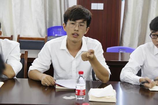 快看漫画
团委副书记赵启迪发言